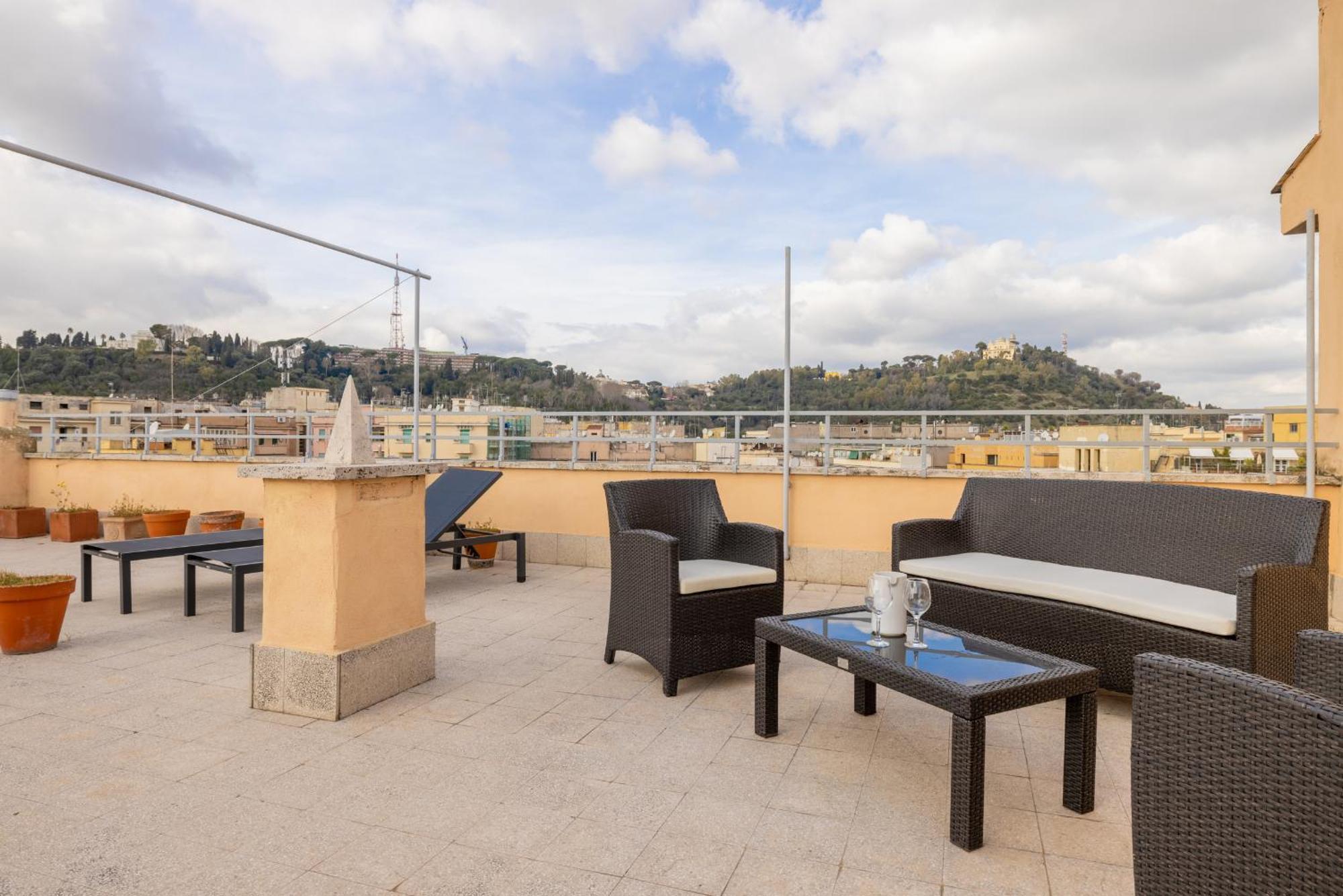 Top Floor Apt With Rooftop Terrace Near St. Peter Roma Ngoại thất bức ảnh