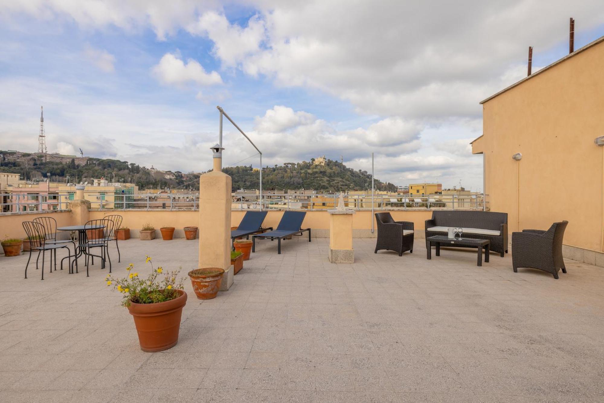 Top Floor Apt With Rooftop Terrace Near St. Peter Roma Ngoại thất bức ảnh